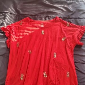 Women 1x bold red short sleeve with gold accent design